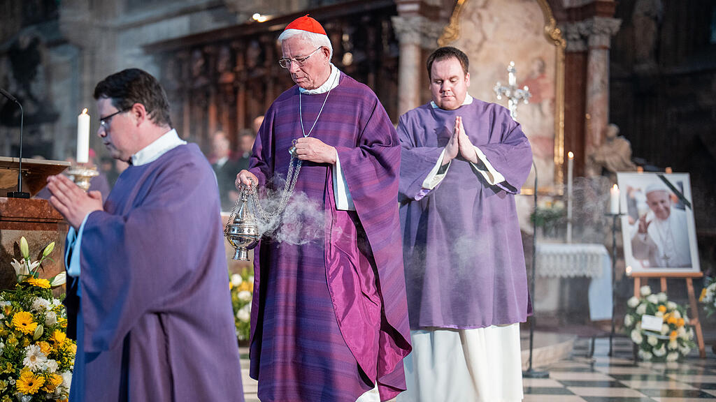 TRAUERGOTTESDIENST FR VERSTORBENEN PAPST FRANZISKUS: LACKNER