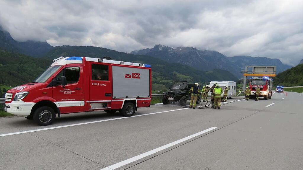 Fahrzeugbrand auf A10 in Pfarrwerfen
