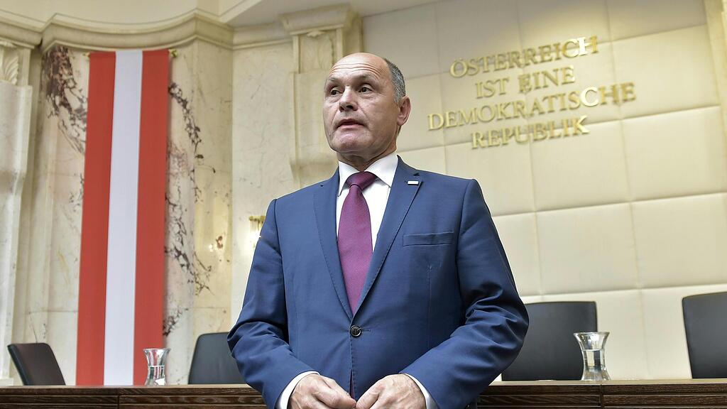 Die Wahlbeobachter auszuladen, "wie der Bundeskanzler das meint, das hieße, wir hätten etwas zu verheimlichen", sagte Sobotka.