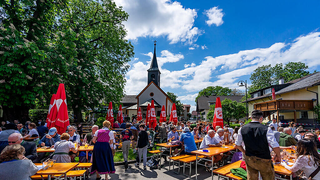 Maibaumaufstellen in Viehhausen