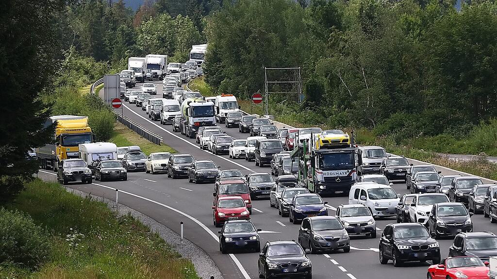 Nach einem Unfall staute es auf der A10 bei Salzburg-Süd erheblich.