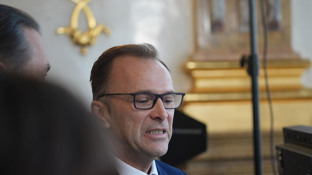 Stichwahl im Schloss Mirabell, I
