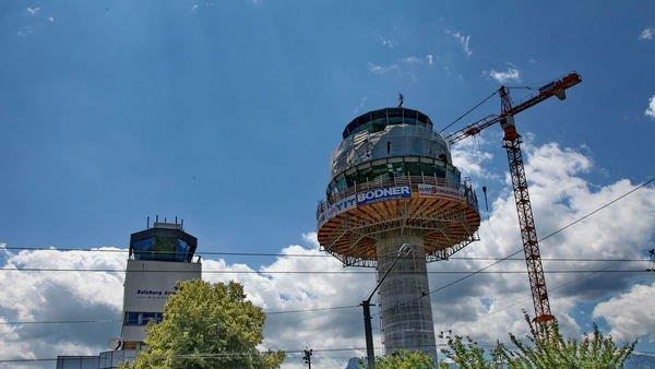 Tower wird verglast
