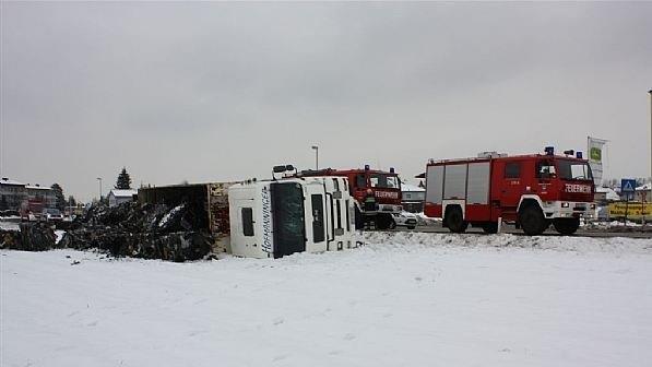 Lkw in Lambach umgekippt