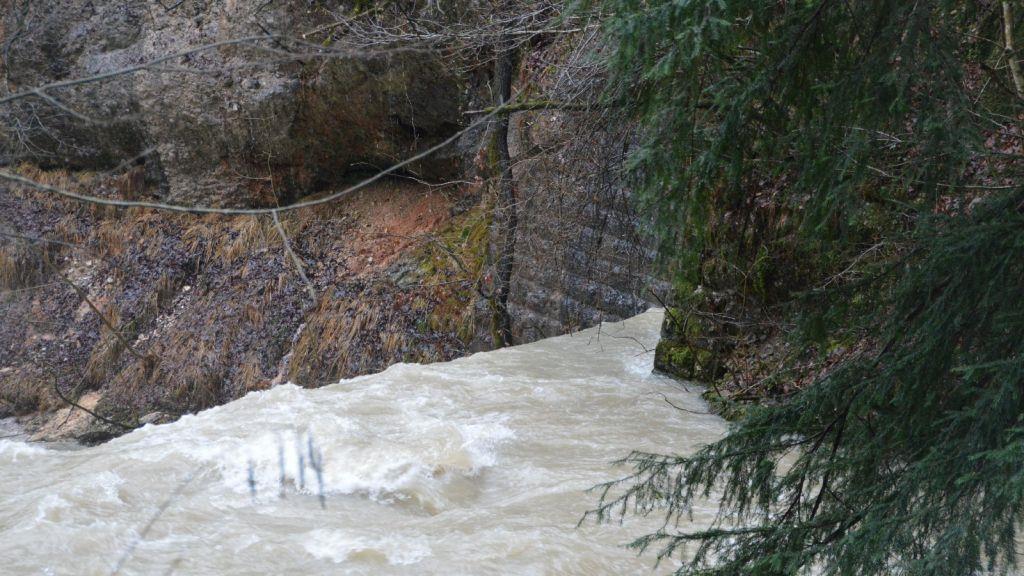 Glasenbachklamm: Hoher Pegel