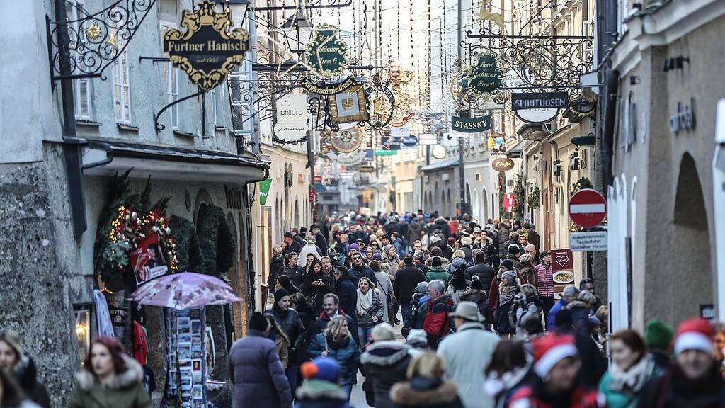 Am Vormittag nutzten viele den Feiertag für Weihnachtseinkäufe.