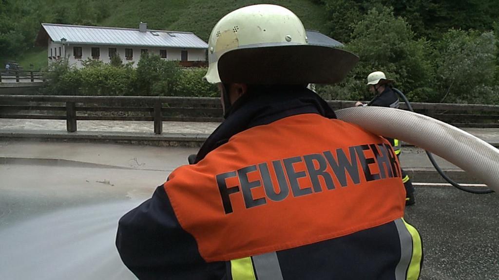 Aufräumarbeiten in Marktschellenberg