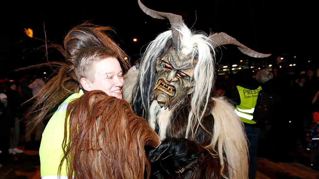 Maxglaner Krampus und Perchtenlauf