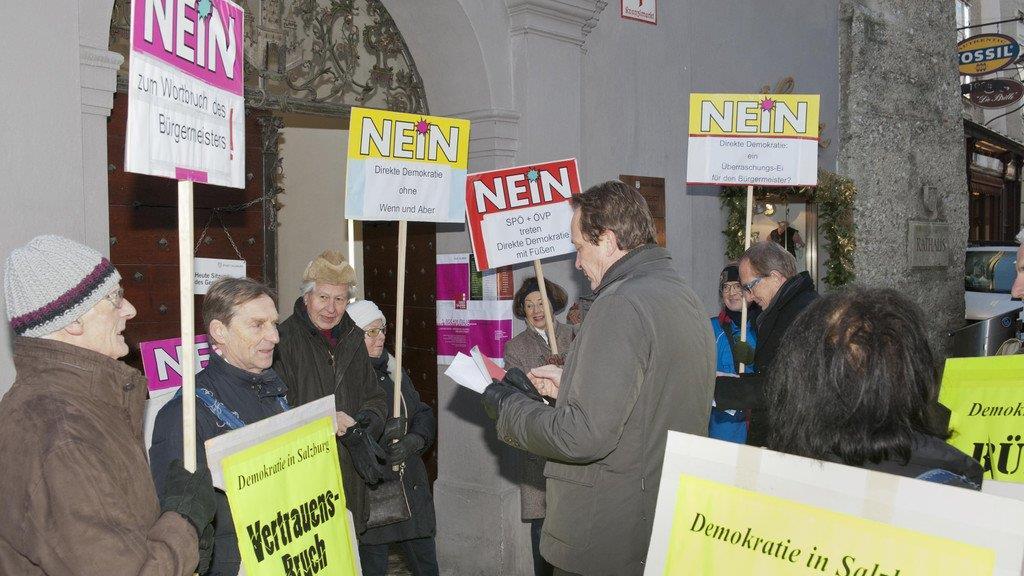 Mönchsberggarage: Demo vor Rathaus