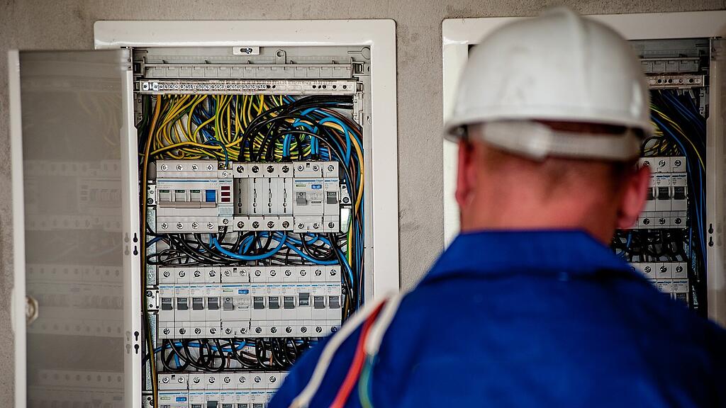 SB: Elektriker, Stromausfall, Elektrizität