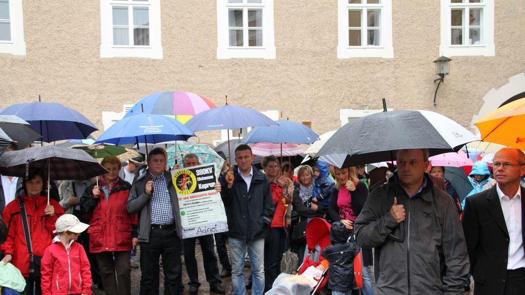 Demonstration 380 kv Mozartplatz