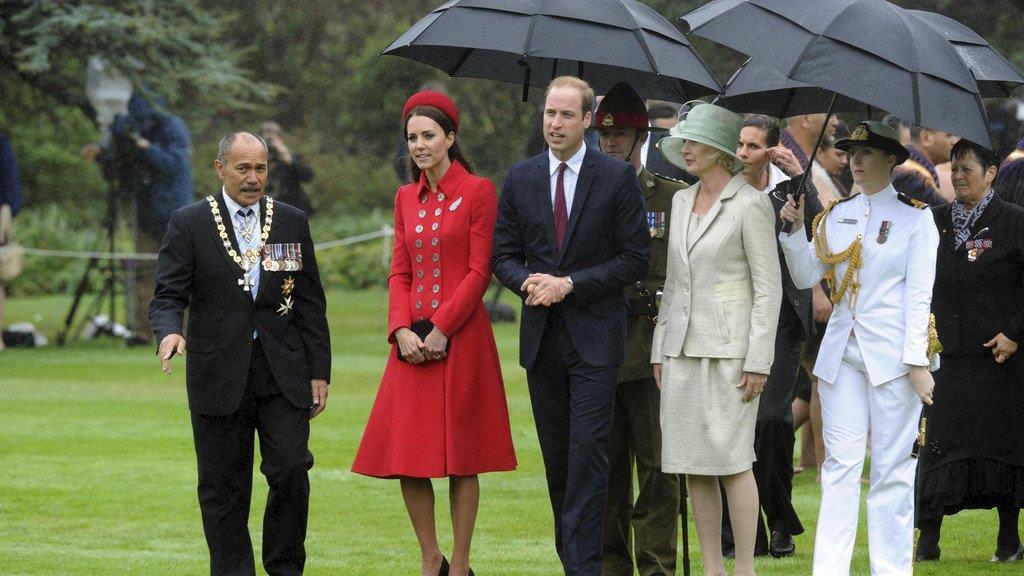 William, Kate und George in Neuseeland angekommen
