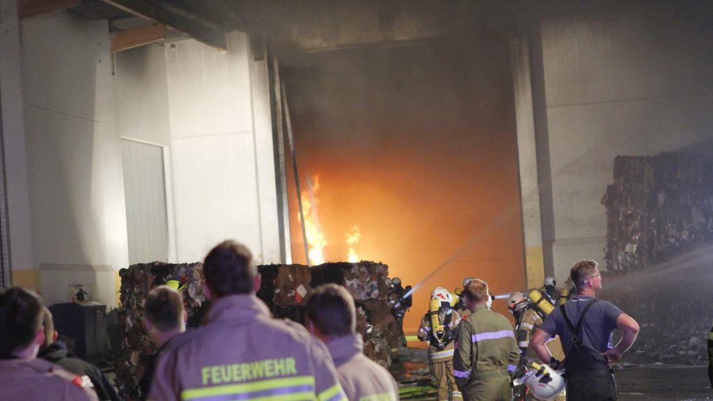 Brand in Müllentsorgungsfirma in St. Pantaleon II