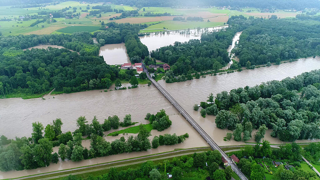 OBERÖSTERREICH UNWETTER - SITUATION IM RAUM OSTERMIETHINGETTENAU =.jpg