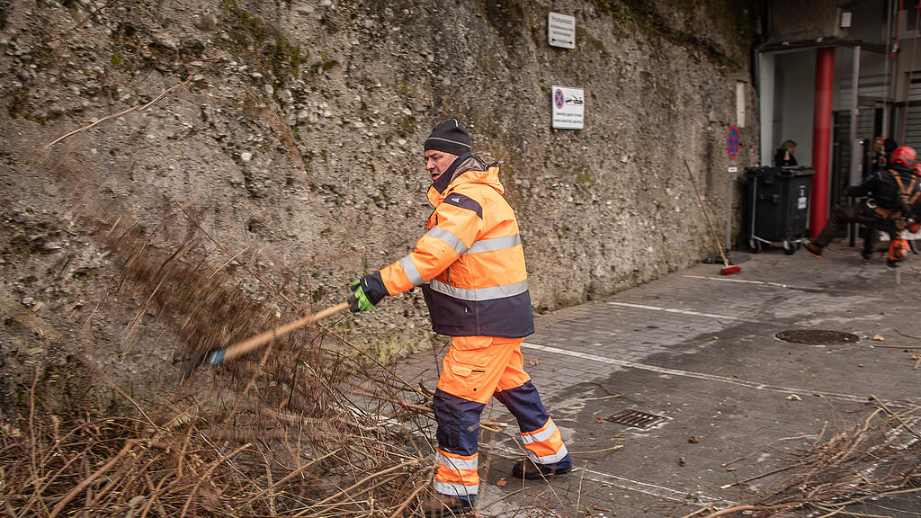 Bergputzer in der M\u00f6nchsbergwand im Einsatz
