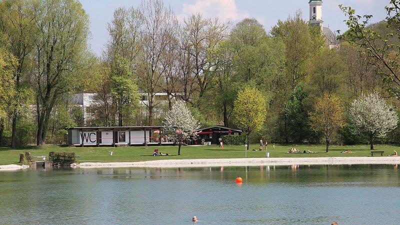 Erste Badegäste am Salzachsee
