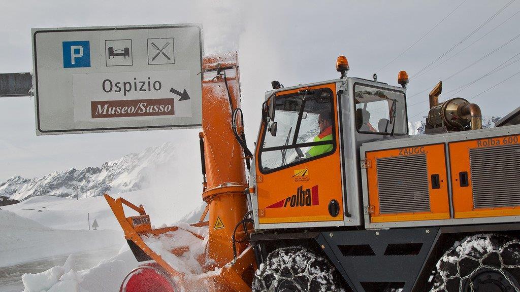 Schneeräumung am Gotthardpass