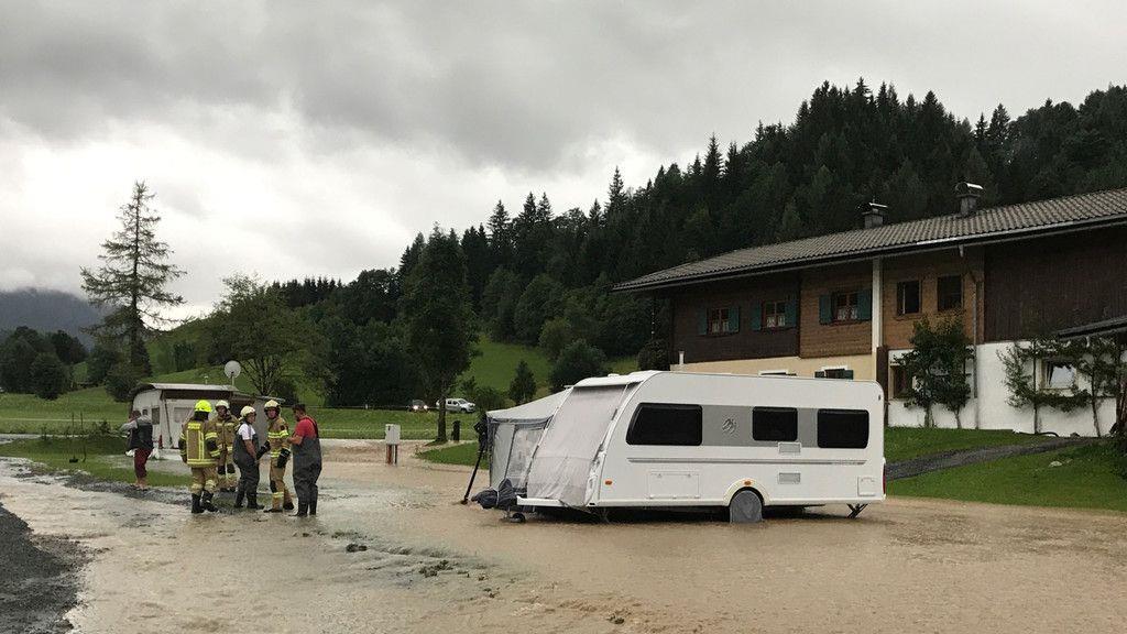 Tirol: Campingplatz in Hochfilzen unter Wasser