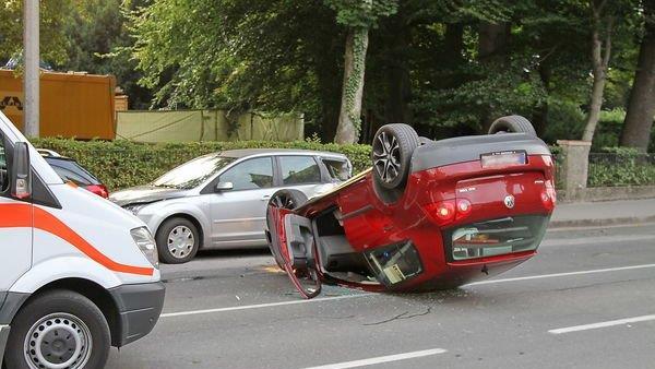 Pkw auf dem Dach