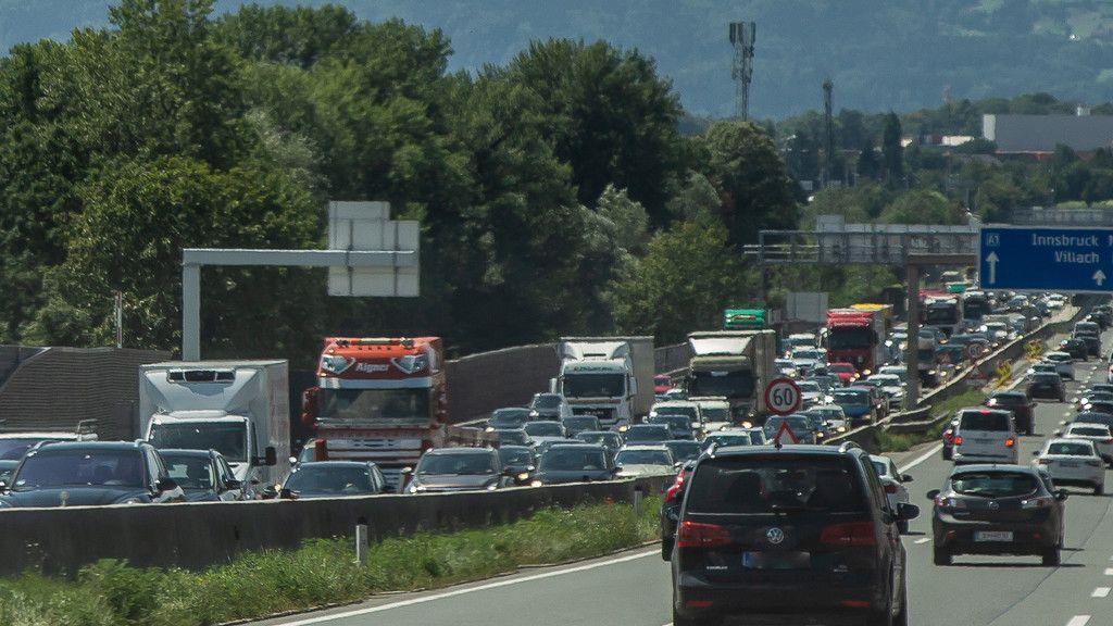 Unfall mit Klein-Lkw auf A1