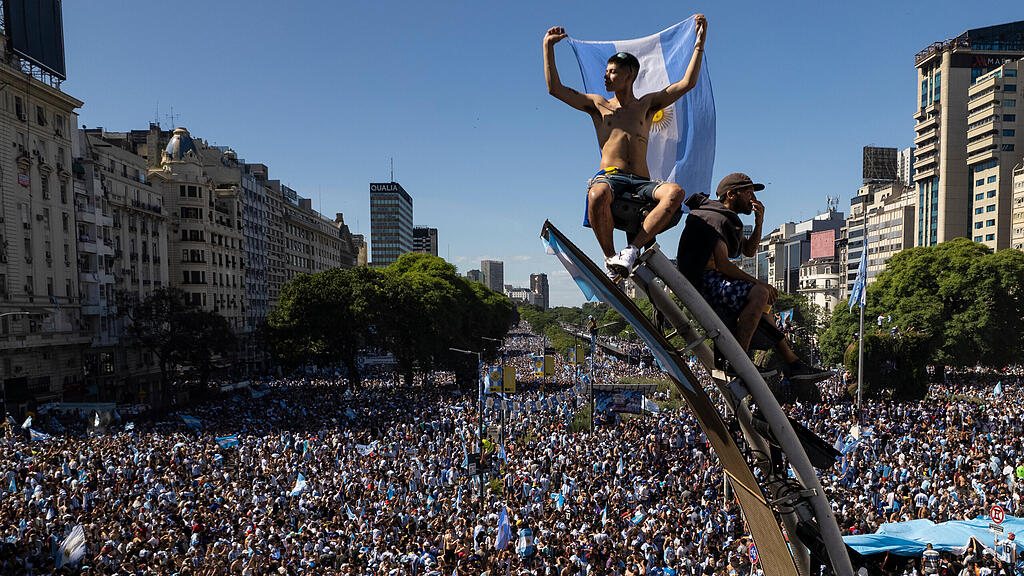 Argentinien ist Fu\u00dfball-Weltmeister: Party in Buenos Aires