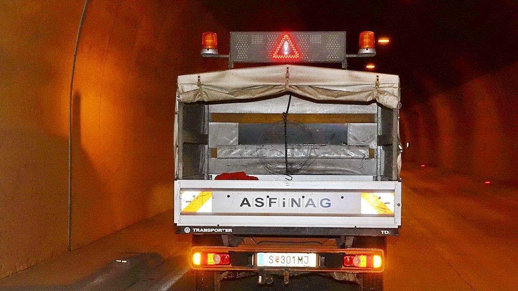 Massenkarambolage im Hieflertunnel