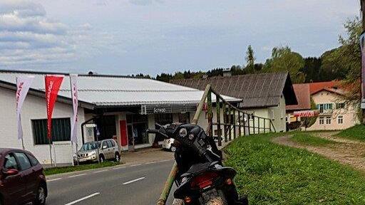 20-Jähriger stürzt mit Moped