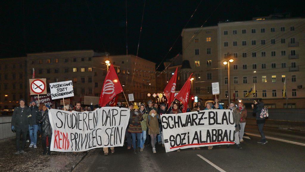 Demo gegen Regierung in Salzburg