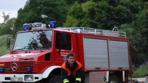 Aufräumen auf der B305 bei Gollenbachbrücke