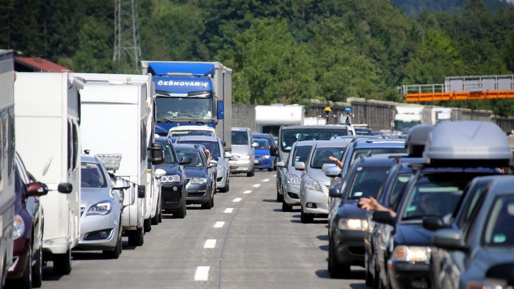 Vor allem am Freitag und Samstag ist mit erhöhtem Verkehrsaufkommen auf den Hauptreiserouten zu rechnen.