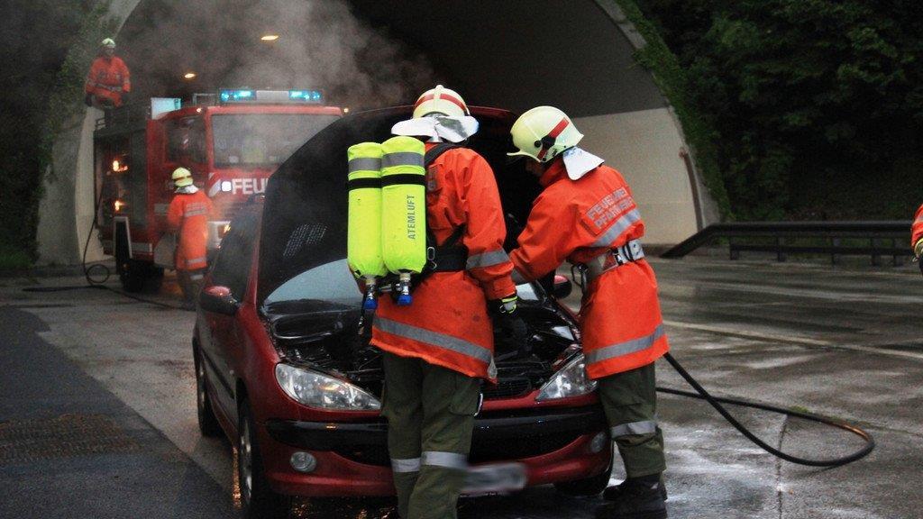 A10: Auto fängt Feuer