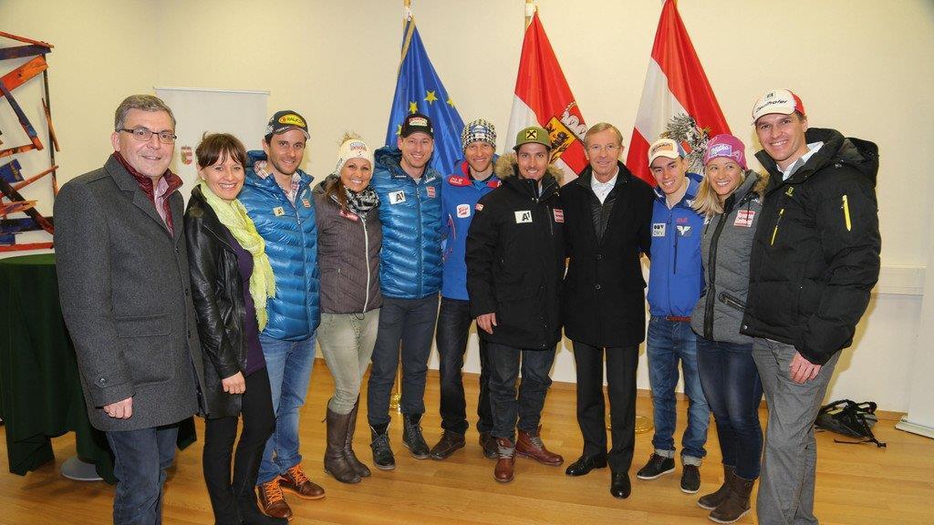 Salzburg begrüßt Ski-Helden am Mozartplatz