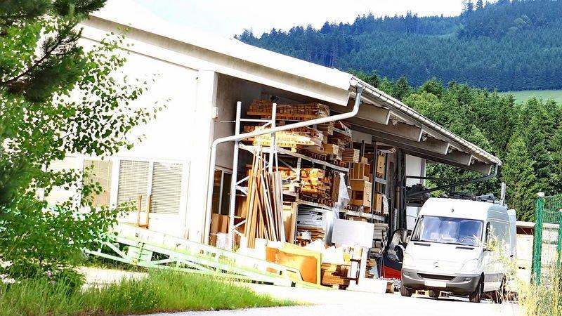 Spannplatte verletzt Arbeiter