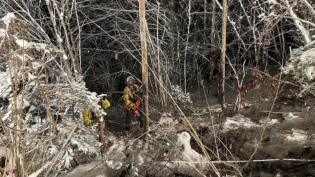 Autolenker rettet sich vor Sturz in Wiestalstausee