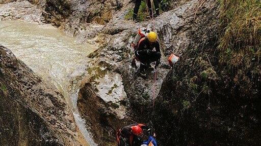 Übung in der Almbachklamm, II