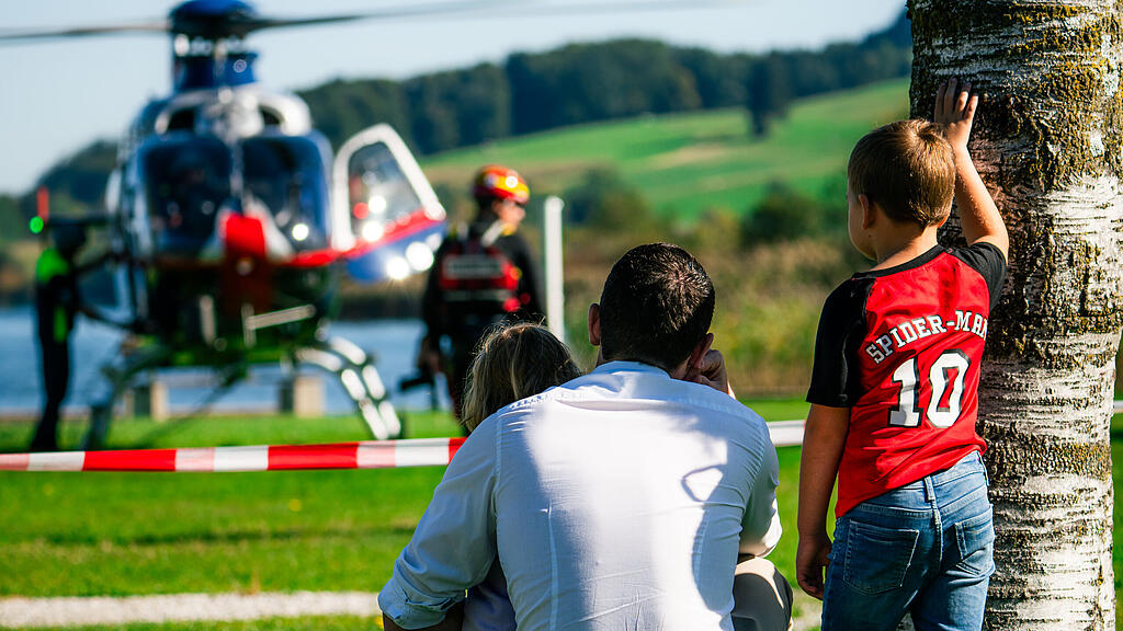 Übungstag der Wasserrettung und Flugpolizei am Obertrumer See