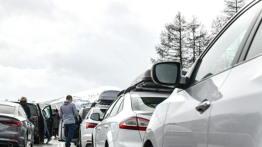 Viele Familien mussten in ihren Autos verweilen