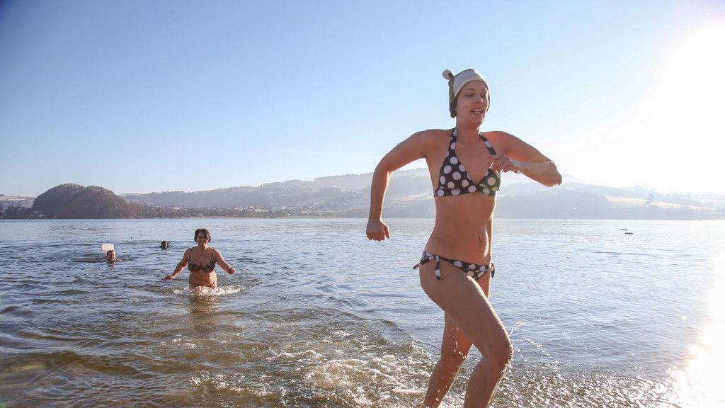 Seeham: Silvesterschwimmen im Obertrumer See