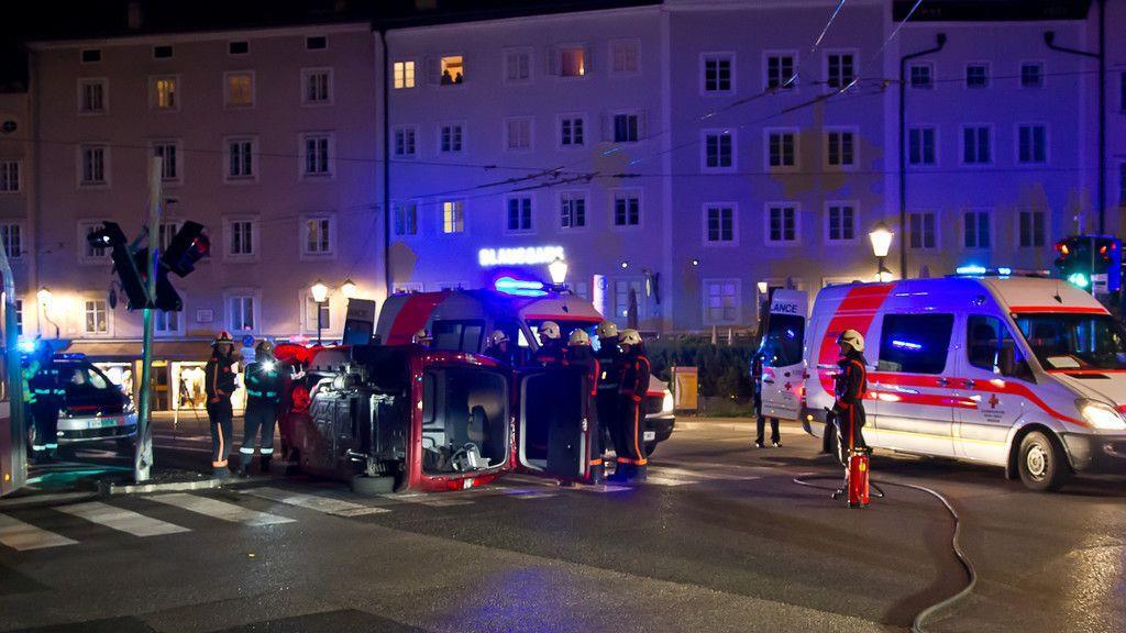 Pkw-Unfall am Herbert-von-Karajan-Platz