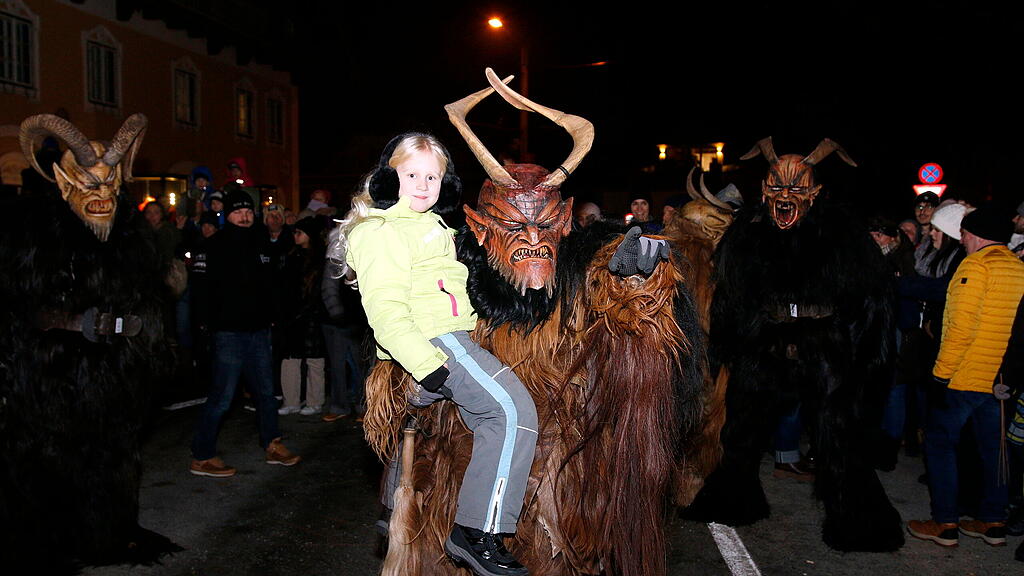 Maxglaner Krampus und Perchtenlauf