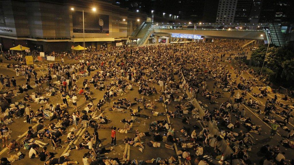 Demonstranten legen Hongkong lahm