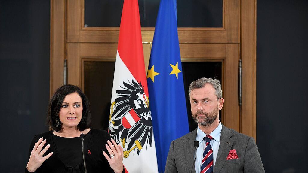 Köstinger und Hofer verkünden die Einigungen der aktuellen Verhandlungen.
