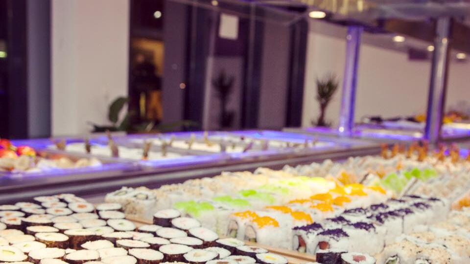 Das Einzigartige des Restaurants ist die meterlange Theke, auf der das Buffet angerichtet wird.