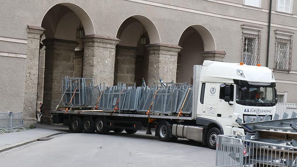 "Jedermann": Aufbauarbeiten am Domplatz