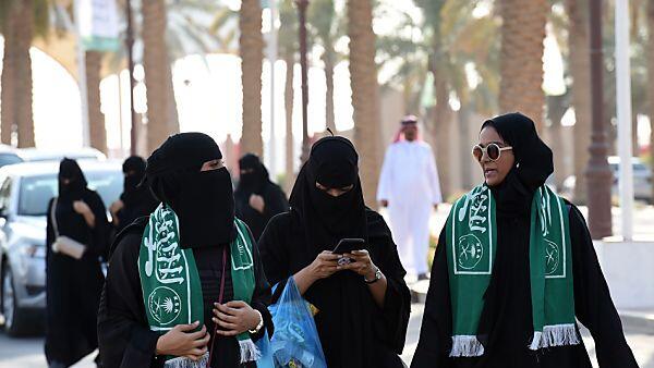 Frauen in Saudi-Arabien dürfen künftig selbst Autos lenken