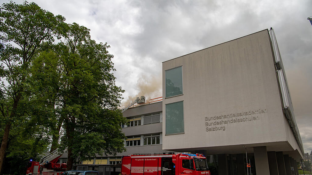 Großbrand in HAK in Lehen