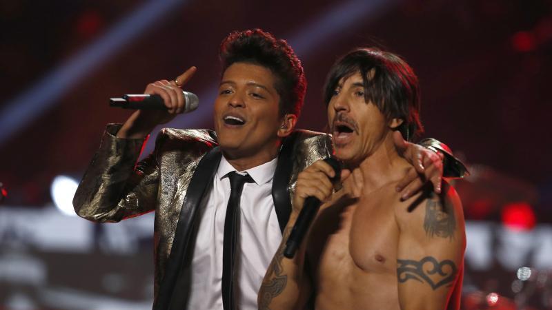 Bruno Mars & Red Hot Chili Peppers live beim Super Bowl 2014