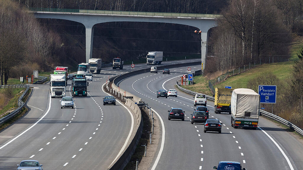 170679_Lastwagen_auf_der_Autobahn.jpg