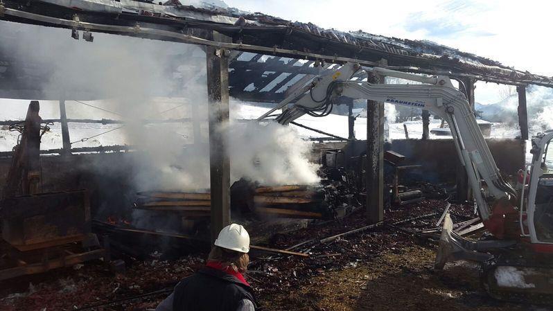 Maschinenhalle in Thalgau in Brand