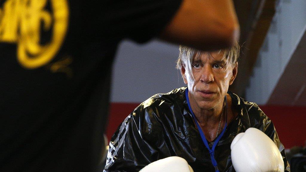 Mickey Rourke steigt mit 62 in den Boxring